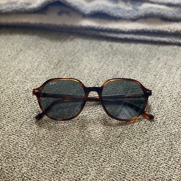 Ray-Ban Sunglasses - Picture 5 of 5